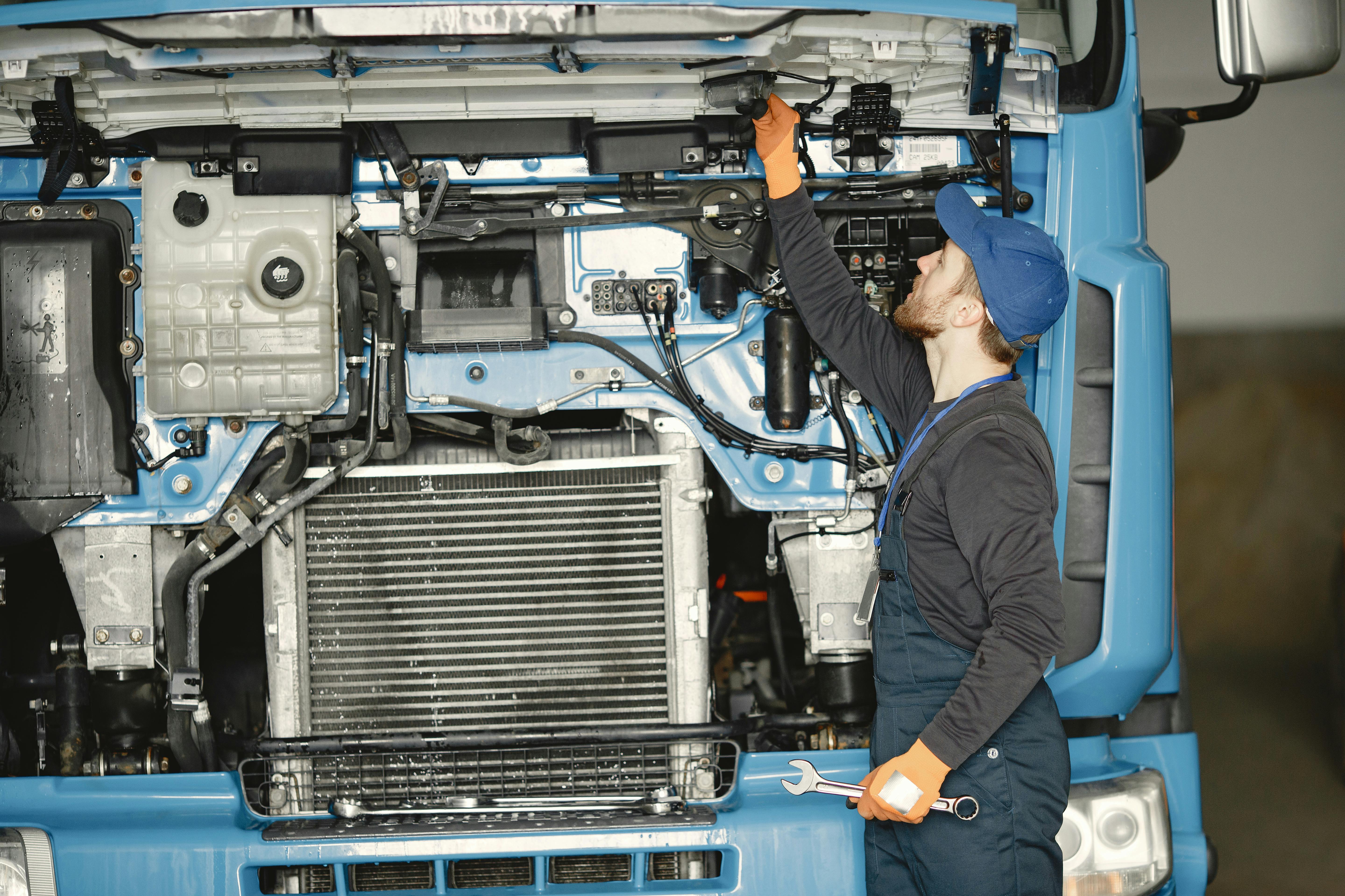 Preventing Critical Field Failures in Heavy Excavator Hydraulic Regulators — Lucky Heavy Diesel technical insight cover photo